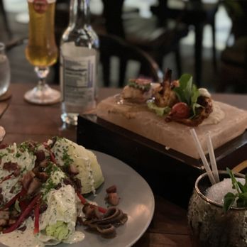 Plank - Wedge salad with pancetta and the seafood sampler - Seafood Near Me - Playa del Carmen, ROO Plank - Wedge salad with pancetta and the seafood sampler - Seafood Near Me - Playa del Carmen, ROO