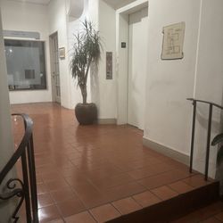 Santa Barbara Massage - Lobby elevator