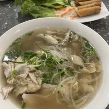 Pho Que Huong - Chicken pho and spring rolls - Vietnamese Near Me - Honolulu, Hawaii