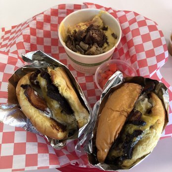 Redheaded Stranger - Green Chile cheeseburgers and queso topped with brisket. Next time, maybe I'll bring my own chips :-) - Tacos Near Me - Nashville, Tennessee Redheaded Stranger - Green Chile cheeseburgers and queso topped with brisket. Next time, maybe I'll bring my own chips :-) - Tacos Near Me - Nashville, Tennessee