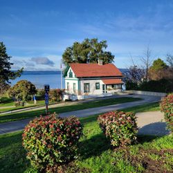 Browns Point Lighthouse Park - Keeper's cottage