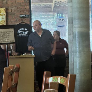 Los Galanes - The very rude and disrespectful manager - Mexican Near Me - Detroit, Michigan