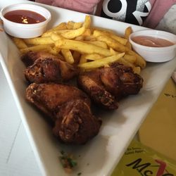 Mc One - Chicken Wings und die Pommes  sind auch super gut