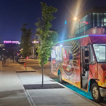 Gringos Cubanos - Lighting up the KCMO streets - Food Trucks Near Me