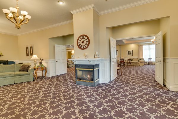 HITESMAN-HOLDSHIP FUNERAL HOME - 11 Photos - 620 N Mitchell St
