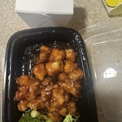 Ting's Red Lantern - General Tso Chicken