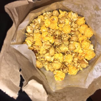 Wells Street Popcorn - Stale popcorn - Popcorn Shops Near Me - Oak Park, Illinois