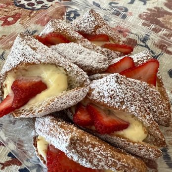 Cream Pan - Strawberry Croissant - Bakeries Near Me - Tustin, California