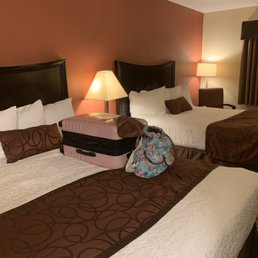 Two queen beds. Clean and comfortable, room also has a desk fridge and tv. Two queen beds. Clean and comfortable, room also has a desk fridge and tv.