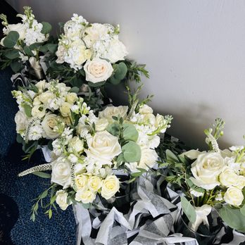 Fleur de Lis Florist - Wedding bouquets - Florists Near Me - Chicago, Illinois