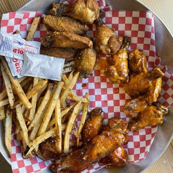 BadaBing Wings Zone - Alcapone and lemon pepper - Chicken Wings Near Me - Chicago, Illinois BadaBing Wings Zone - Alcapone and lemon pepper - Chicken Wings Near Me - Chicago, Illinois