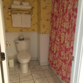 Lilac Tree Suites & Spa - Bathroom - Hotels Near Me - Mackinac Island, Michigan Lilac Tree Suites & Spa - Bathroom - Hotels Near Me - Mackinac Island, Michigan