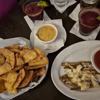 Ramsi's Cafe On The World - Chipotle con queso - Middle Eastern Near Me - Louisville, Kentucky