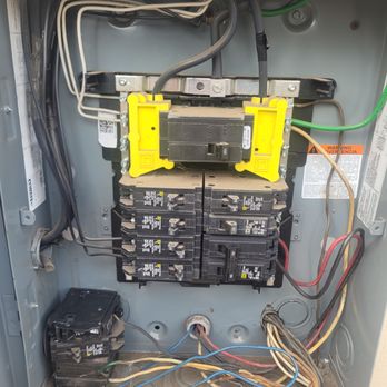 Home Safe Inspection Services - Not only are there a lot of loose wires, but there is no cover plate as well. - Home Inspectors Near Me - Banning, California Home Safe Inspection Services - Not only are there a lot of loose wires, but there is no cover plate as well. - Home Inspectors Near Me - Banning, California