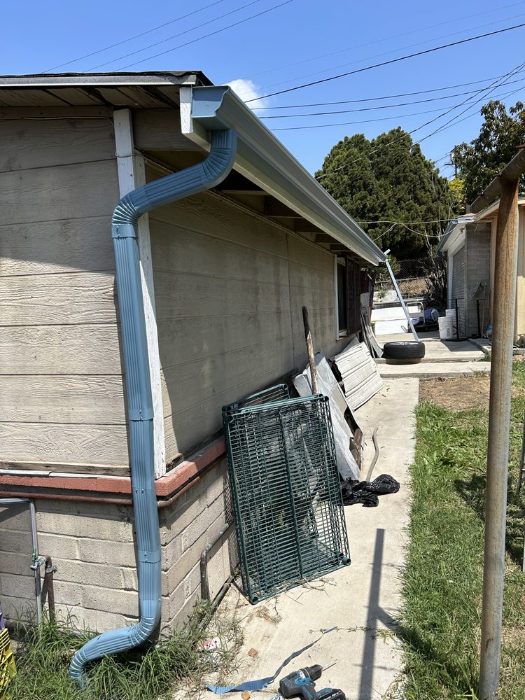 Slide of Geo' Metal And Gutters