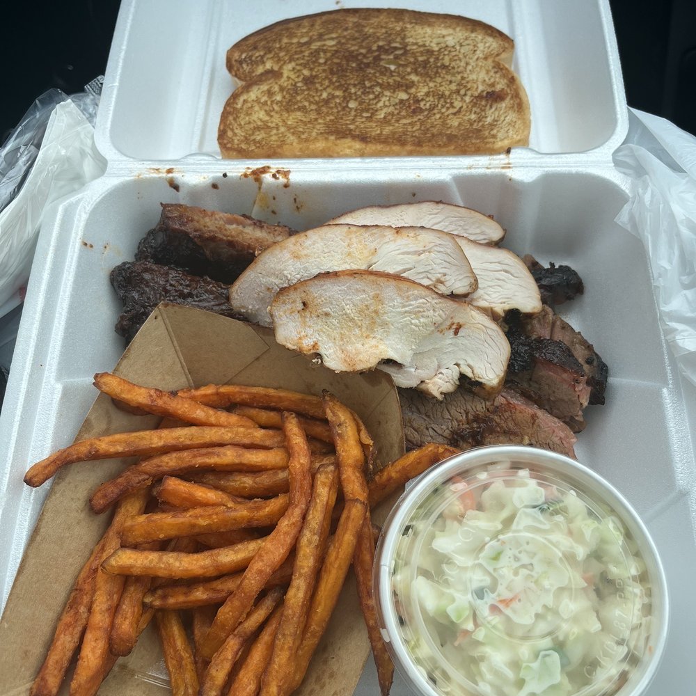 Big Jake's Bar-B-Que - 4. Large Plate Combo - delish - Barbeque Near Me - Texarkana, Texas
