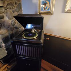 Vito’s Vault - Da ol' Victrola
