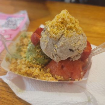 MOSA - 3 scoops with Mac nut brittle - Ice Cream & Frozen Yogurt Near Me - Honolulu, Hawaii MOSA - 3 scoops with Mac nut brittle - Ice Cream & Frozen Yogurt Near Me - Honolulu, Hawaii