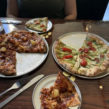 Pub Dog Brewing Company - Hawaiian Pizza and Chicken Pesto Pizza - Brewpubs Near Me - Westminster, Maryland