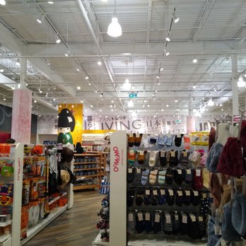 Oomomo - Inside the store - Discount Store Near Me - Markham, Ontario