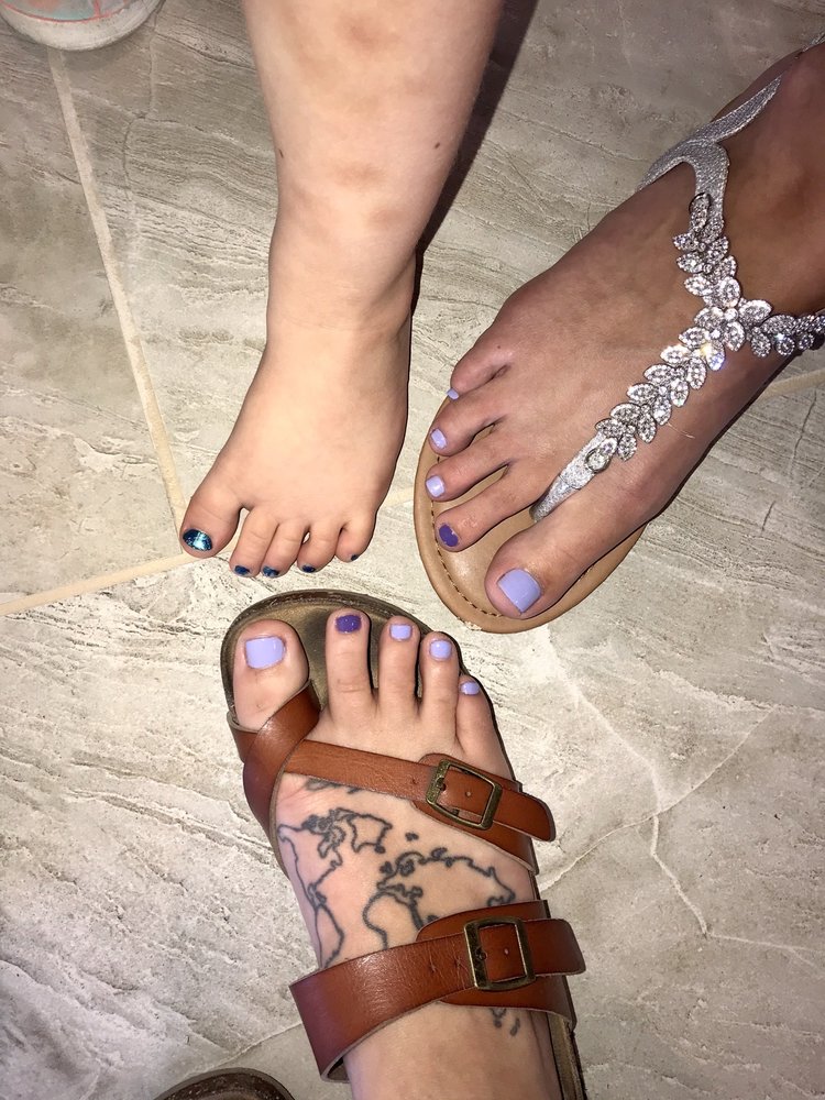 Aroma Nails & Spa Logo