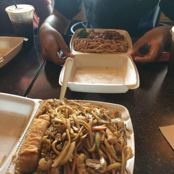 J-Wok Chinese Kitchen - Chicken Lo-Mein Special - Chinese Near Me - Berwyn, Illinois J-Wok Chinese Kitchen - Chicken Lo-Mein Special - Chinese Near Me - Berwyn, Illinois