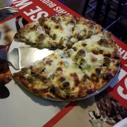Lucky Ladz - Garbage pizza!!