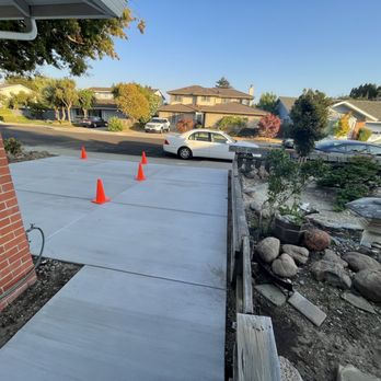 Boomerang - Front walkway from house - Masonry/Concrete Near Me