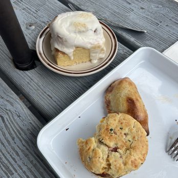 The Merchant - Cinnamon roll, empanada & breakfast sandwich - Coffee & Tea Near Me - Long Beach, California The Merchant - Cinnamon roll, empanada & breakfast sandwich - Coffee & Tea Near Me - Long Beach, California
