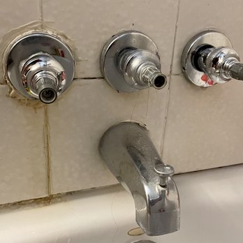 LA Affordable Plumbing - This is the sad before picture of the constantly leaking broken faucets - Plumbing Near Me - Los Angeles, California