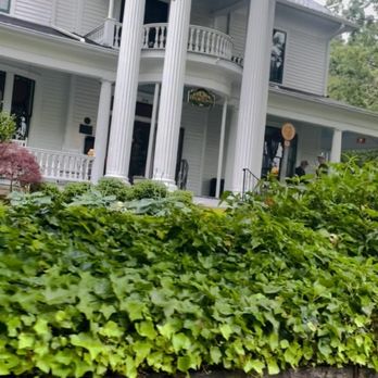 Double Oaks Bed & Breakfast - Outside - Bed & Breakfast Near Me - Greensboro, North Carolina