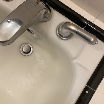 El Rey Court - Chipped sink tiles in the room - Hotels Near Me - Santa Fe, New Mexico
