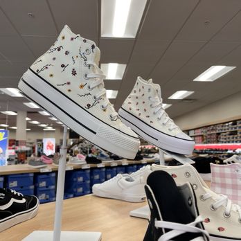 Famous Footwear - Shoe Stores Near Me - Spring, Texas