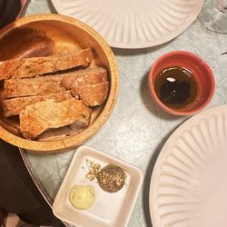 RAIZ - Bread service