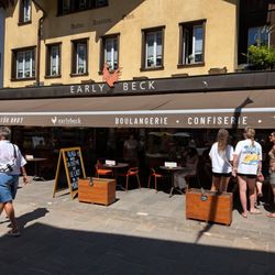 Early Beck Boulanger Confiseur - Entrance