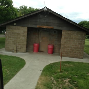 Peach Beach RV Park - Bathrooms had showers but we didn't use them, not super clean but decent. - Campgrounds Near Me - Goldendale, Washington