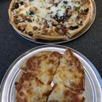 Pizza Shoppe - Queen round table with regular crust and gluten-free pepperoni pizza - Pizza Near Me - Overland Park, Kansas Pizza Shoppe - Queen round table with regular crust and gluten-free pepperoni pizza - Pizza Near Me - Overland Park, Kansas