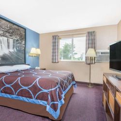 Super 8 by Wyndham Corbin/London KY - Guest room
