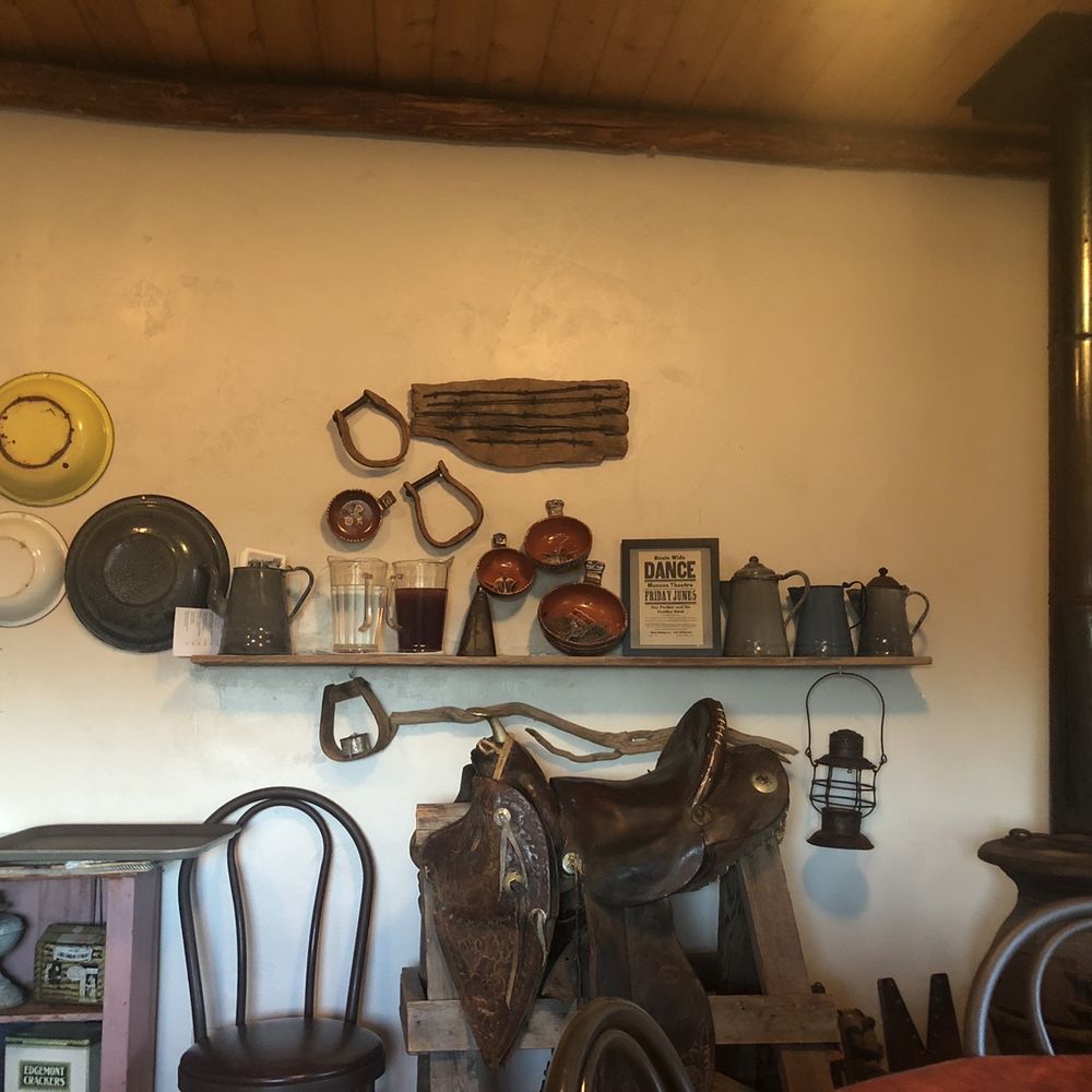 Juniper Valley Ranch - Inside decor - American Near Me - Colorado Springs, Colorado Juniper Valley Ranch - Inside decor - American Near Me - Colorado Springs, Colorado