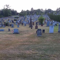 Simsbury Revolutionary War Memorial - Beautiful grounds