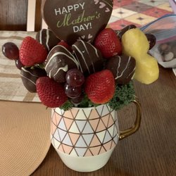 Edible Arrangements - $80 dollar edible arrangement