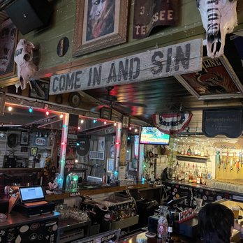 The Mean Eyed Cat - Cool bar - Dive Bars Near Me - Austin, Texas The Mean Eyed Cat - Cool bar - Dive Bars Near Me - Austin, Texas