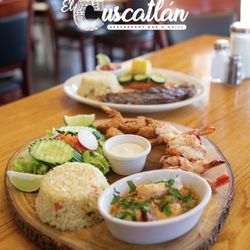 El Trío
Signature triple shrimp plate