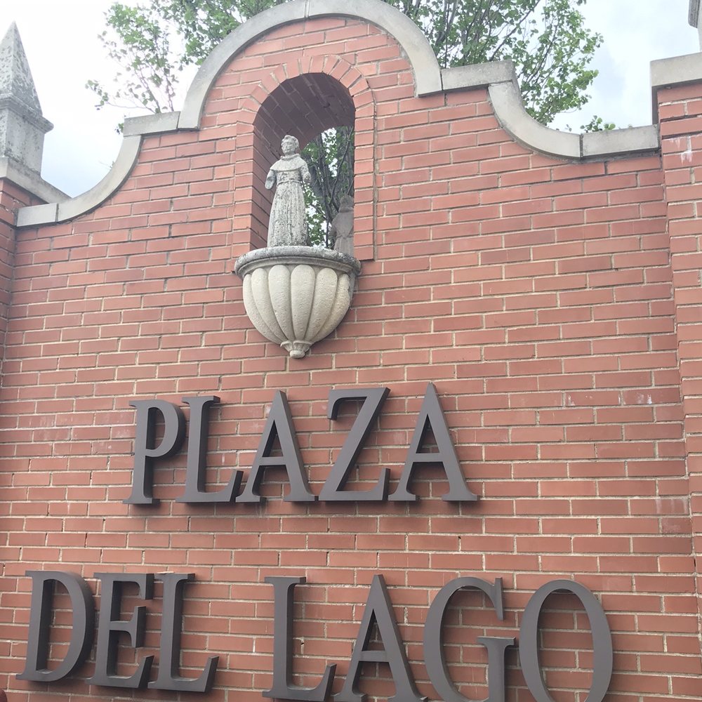 Plaza Del Lago - Shopping Centers Near Me - Wilmette, Illinois Plaza Del Lago - Shopping Centers Near Me - Wilmette, Illinois