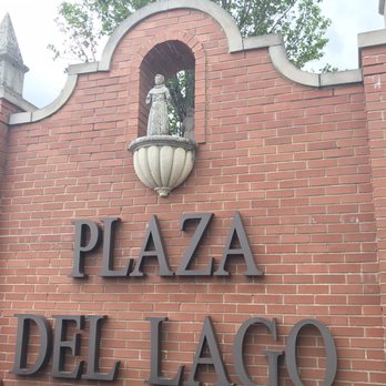 Plaza Del Lago - Shopping Centers Near Me - Wilmette, Illinois