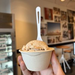Sundae - Edwards - Seasonal flavor - carrot cake