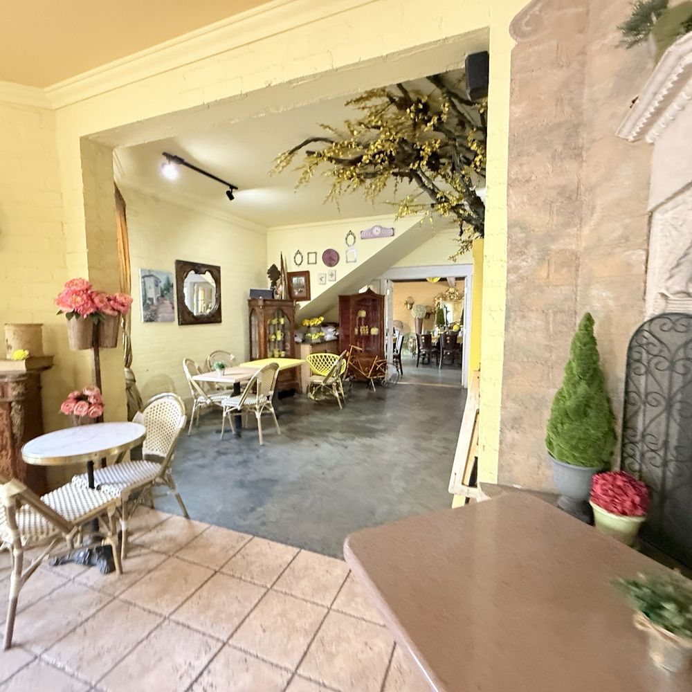 Yellow Vase - Bakeries Near Me - Palos Verdes Estates, California Yellow Vase - Bakeries Near Me - Palos Verdes Estates, California