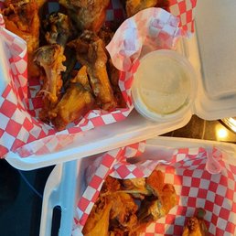 Takeout chicken wings (that we started chowing down on before the photo was taken)! Takeout chicken wings (that we started chowing down on before the photo was taken)!