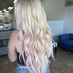 Hair House - Cave Creek - Barbie Blonde
Full Highlights and a full install of 20" wefts and pops of blush pink!