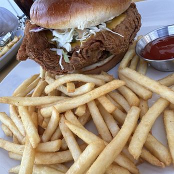 Solana Beach Kitchen - Huge and delicious chicken sandwich - New American Near Me - Solana Beach, California